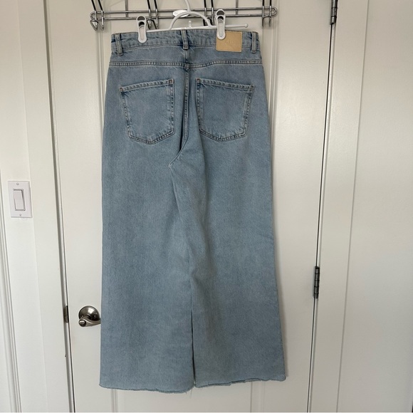 ZARA Light Blue Mid-Rise Wide-leg Culotte Jeans US 6 Womens Cropped Zipper Fly - Picture 3 of 9